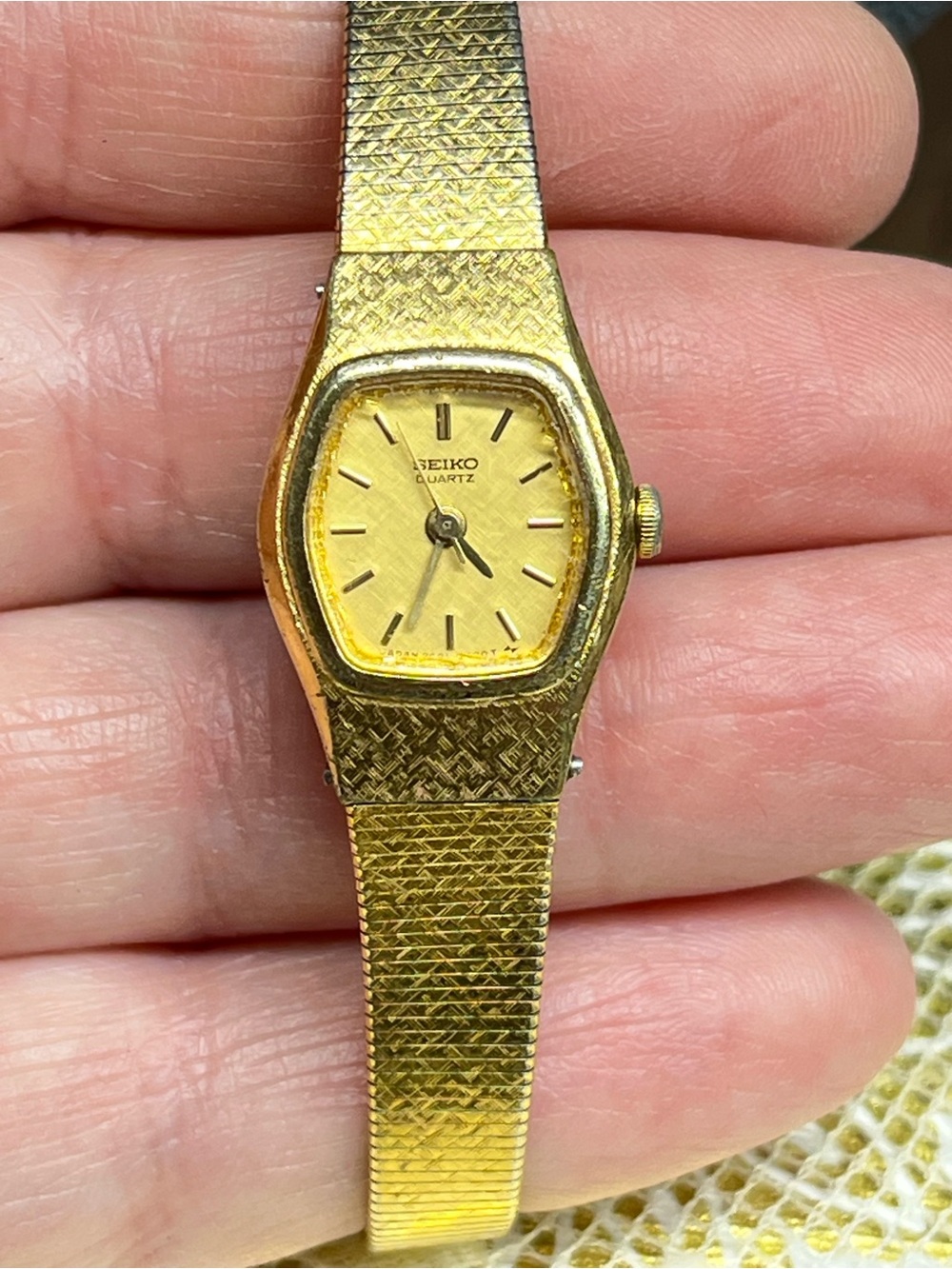 Seiko Quartz Women’s Gold Tone Watch 2C21-5149 Vintage 17mm (Untested)